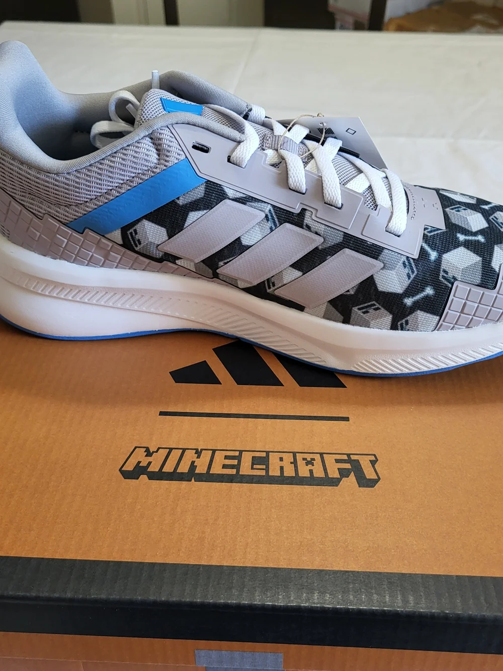 adidas kids sneaker
